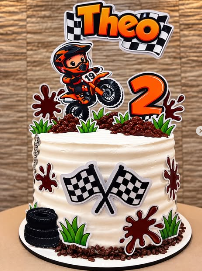 Bolo decorado com tema de motocross